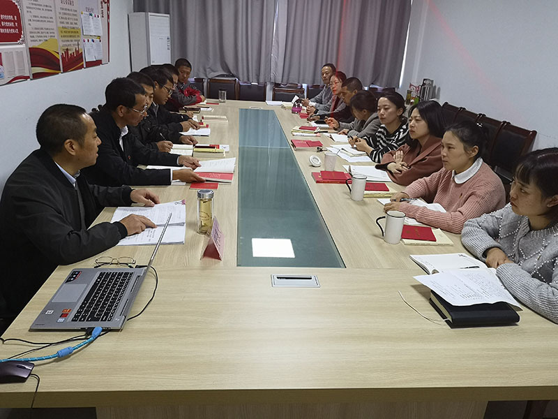 屯溪城建投公司黨支部開展“不忘初心、牢記使命”主題教育“舉旗幟·送理論”宣講活動(dòng)