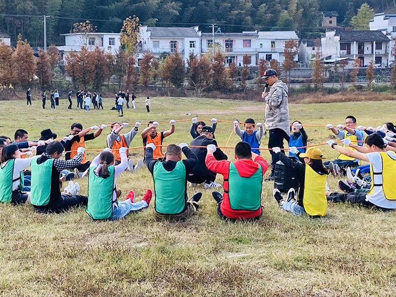 不忘初心、繼續(xù)前行、同心同行、勇攀高峰——屯溪城建投公司開展“不忘初心、牢記使命”主題教育素質(zhì)拓展訓(xùn)練