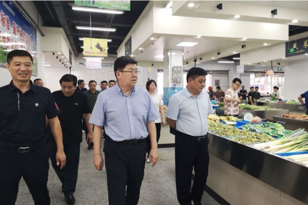 市委書記任澤鋒率隊赴屯溪區(qū)調(diào)研中心城區(qū)菜市場改造、食品安全工作
