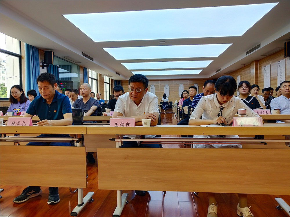 屯溪城建投公司黨支部參加黃山市“小個?！秉h組織“啟航新征程 永遠(yuǎn)跟黨走”主題宣講暨成果展活動