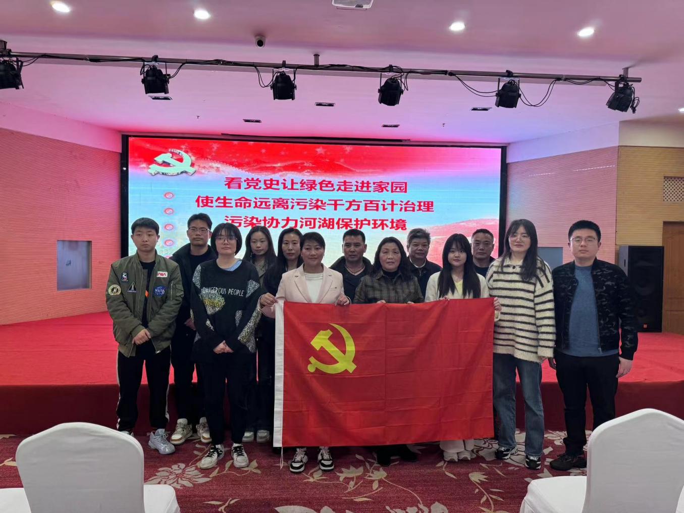 踐行綠色發(fā)展，傳承護(hù)水精神——屯溪區(qū)國(guó)投集團(tuán)黨委組織觀看生態(tài)主題電影《瀏陽(yáng)河上》