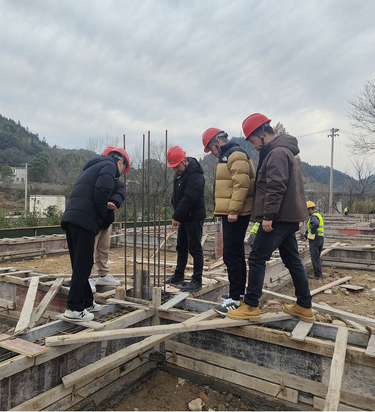 黨建引領(lǐng)進(jìn)工地，支部聯(lián)動(dòng)促發(fā)展