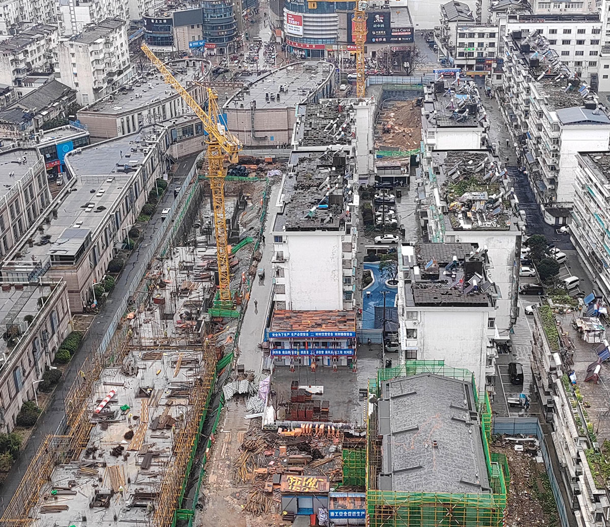 新躍小區(qū)危舊房改造項目——克服不利天氣，高效有序推進