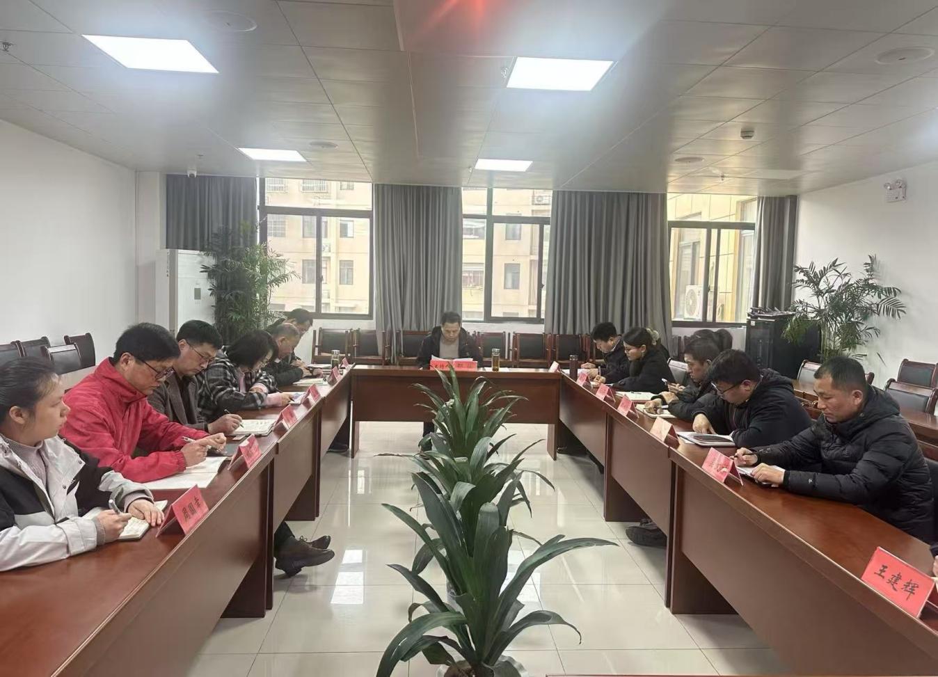 屯溪區(qū)國(guó)投集團(tuán)黨委召開(kāi)深入貫徹中央八項(xiàng)規(guī)定精神學(xué)習(xí)教育啟動(dòng)部署會(huì)
